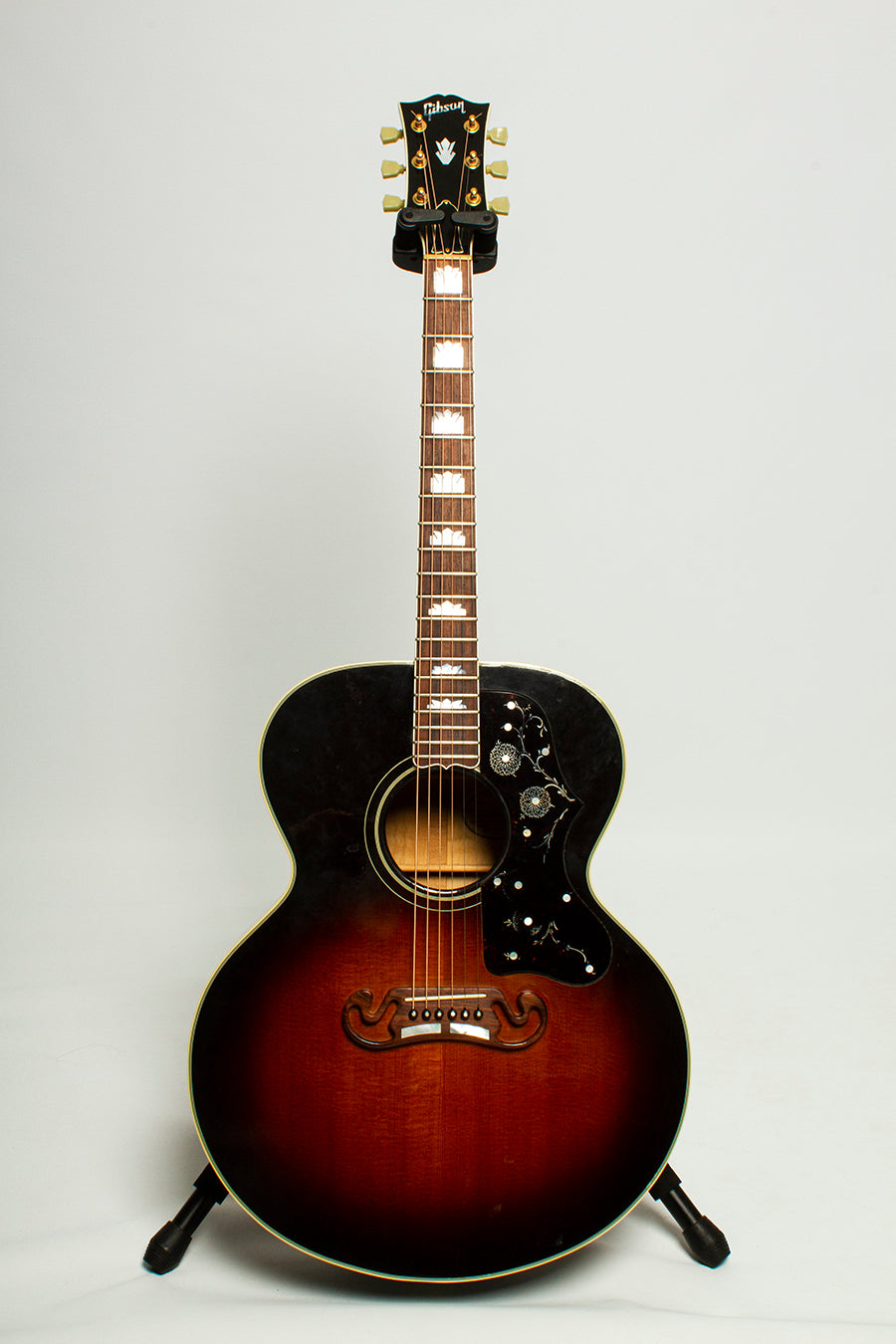 Gibson J-200 VS Jumbo