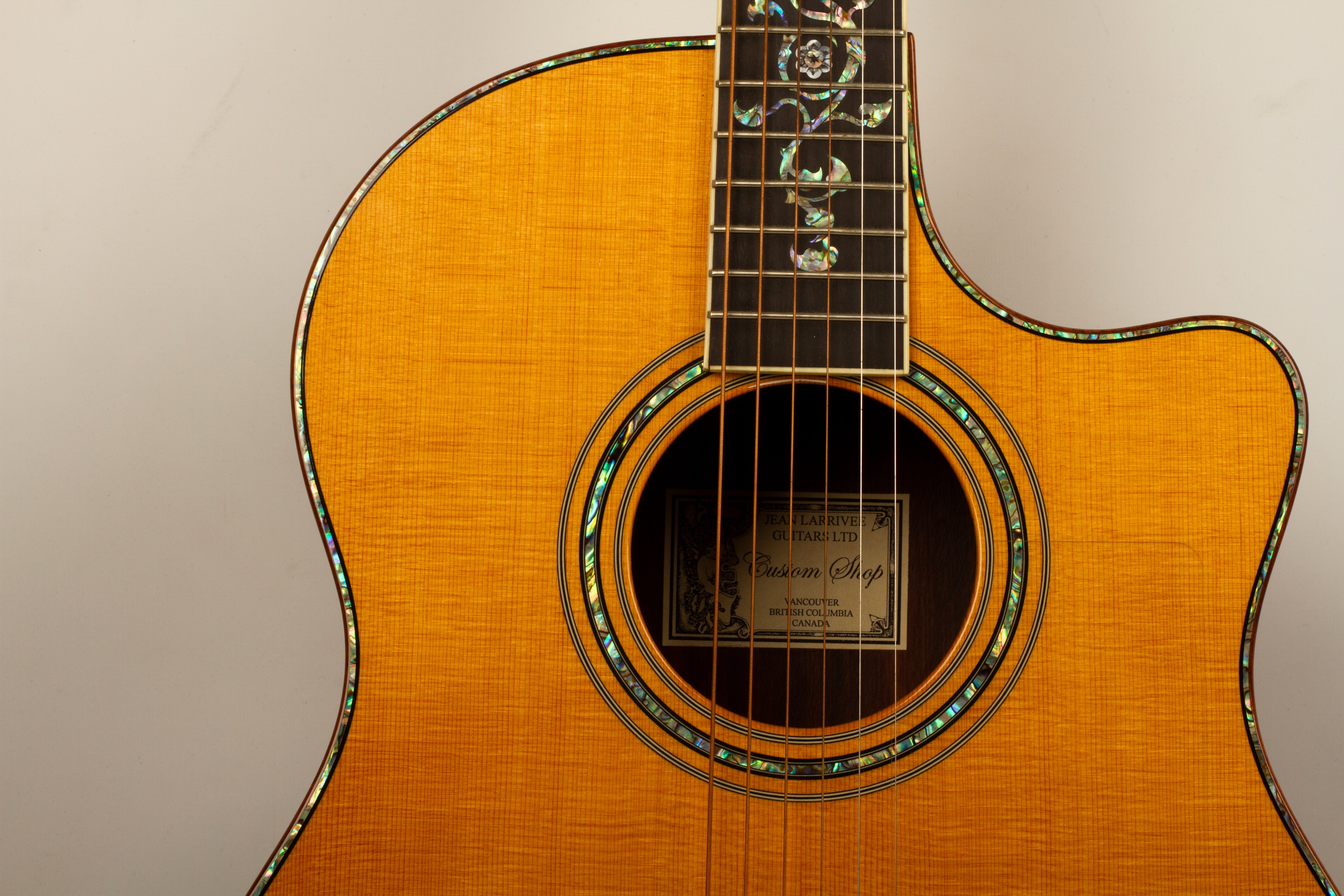 Larrivée LV-10 – Acoustic Guitar