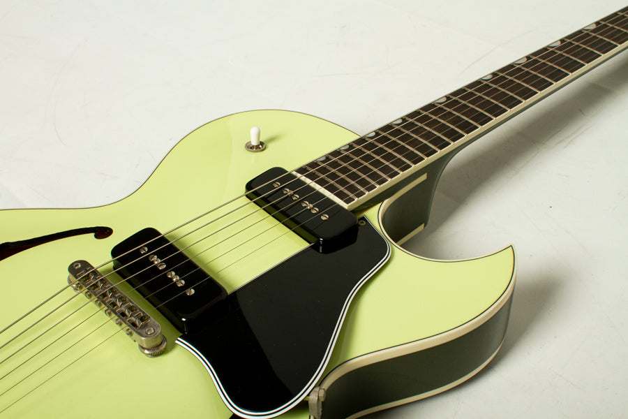 Gibson ES-135 Semi-Hollow Electric – Acoustic Guitar