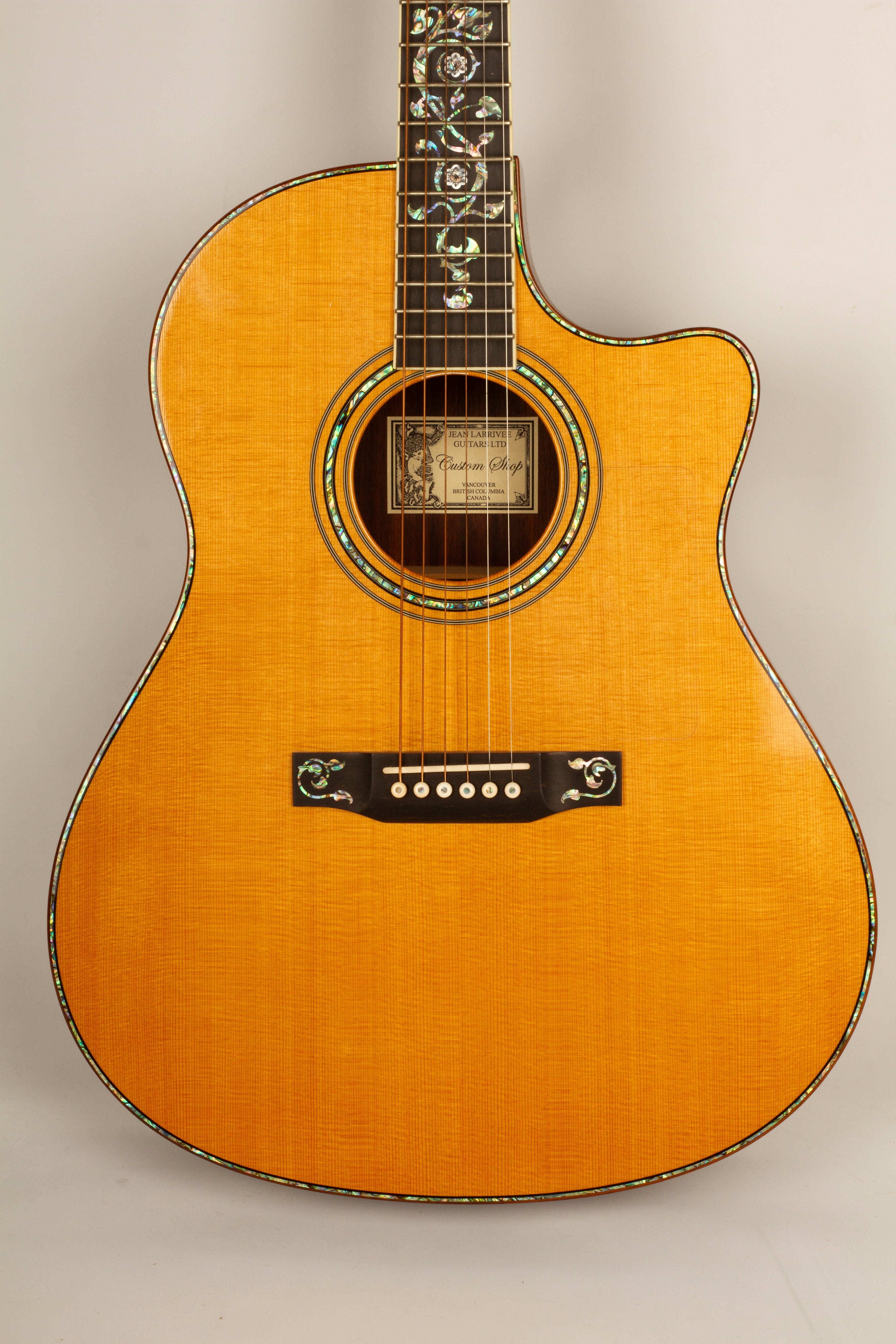 Larrivée LV-10 – Acoustic Guitar